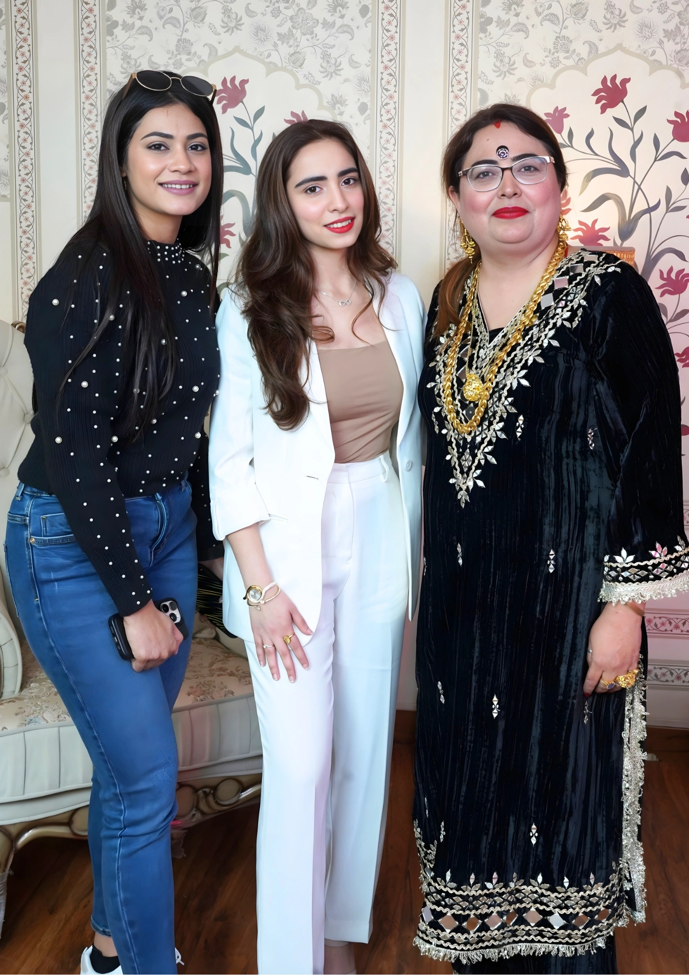 kritika malik with guru ma, kritika malik with acharya sakshi sanjeev thakur